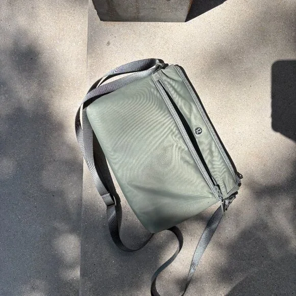 lululemon New Parent Backpack 17L - Picture 6 of 7